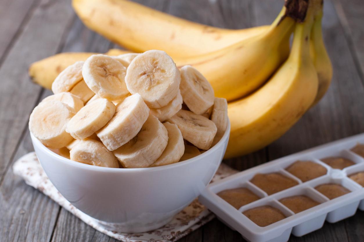 Bananas and banana slices on a plate